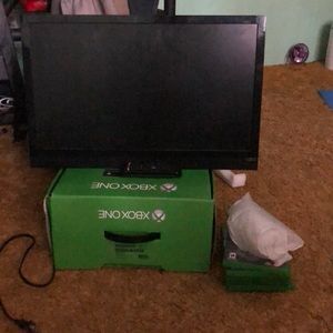 Xbox one and 7 games and a Vizio TV, Bundle